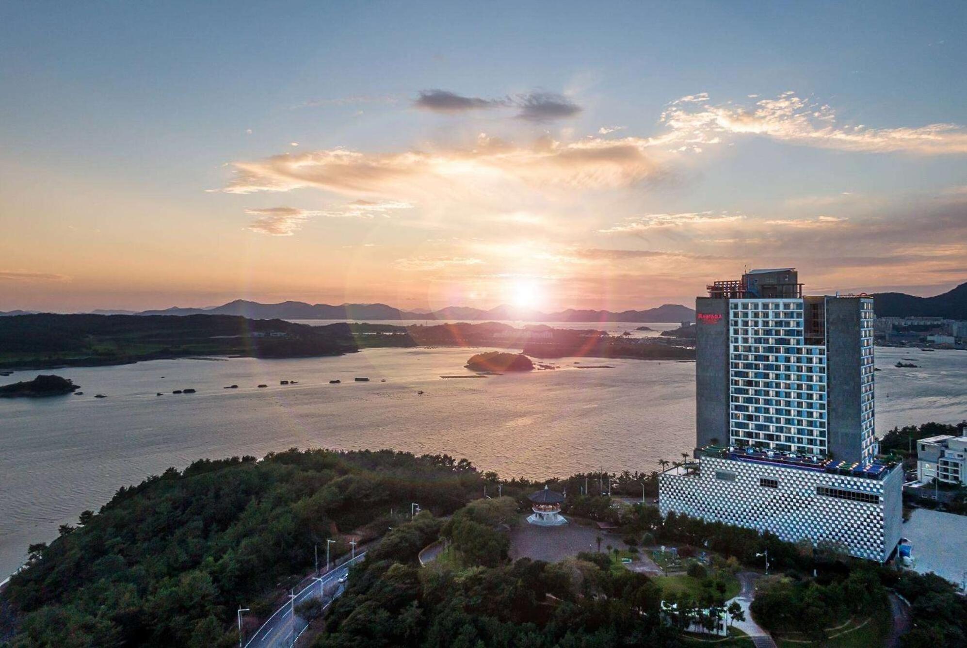Ramada Plaza by Wyndham Dolsan Yeosu Otel Dış mekan fotoğraf