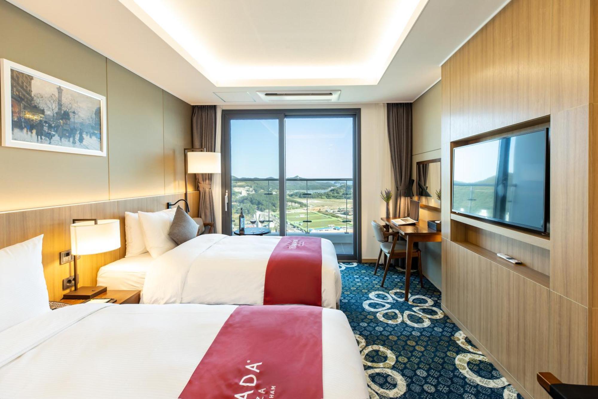 Ramada Plaza by Wyndham Dolsan Yeosu Otel Dış mekan fotoğraf