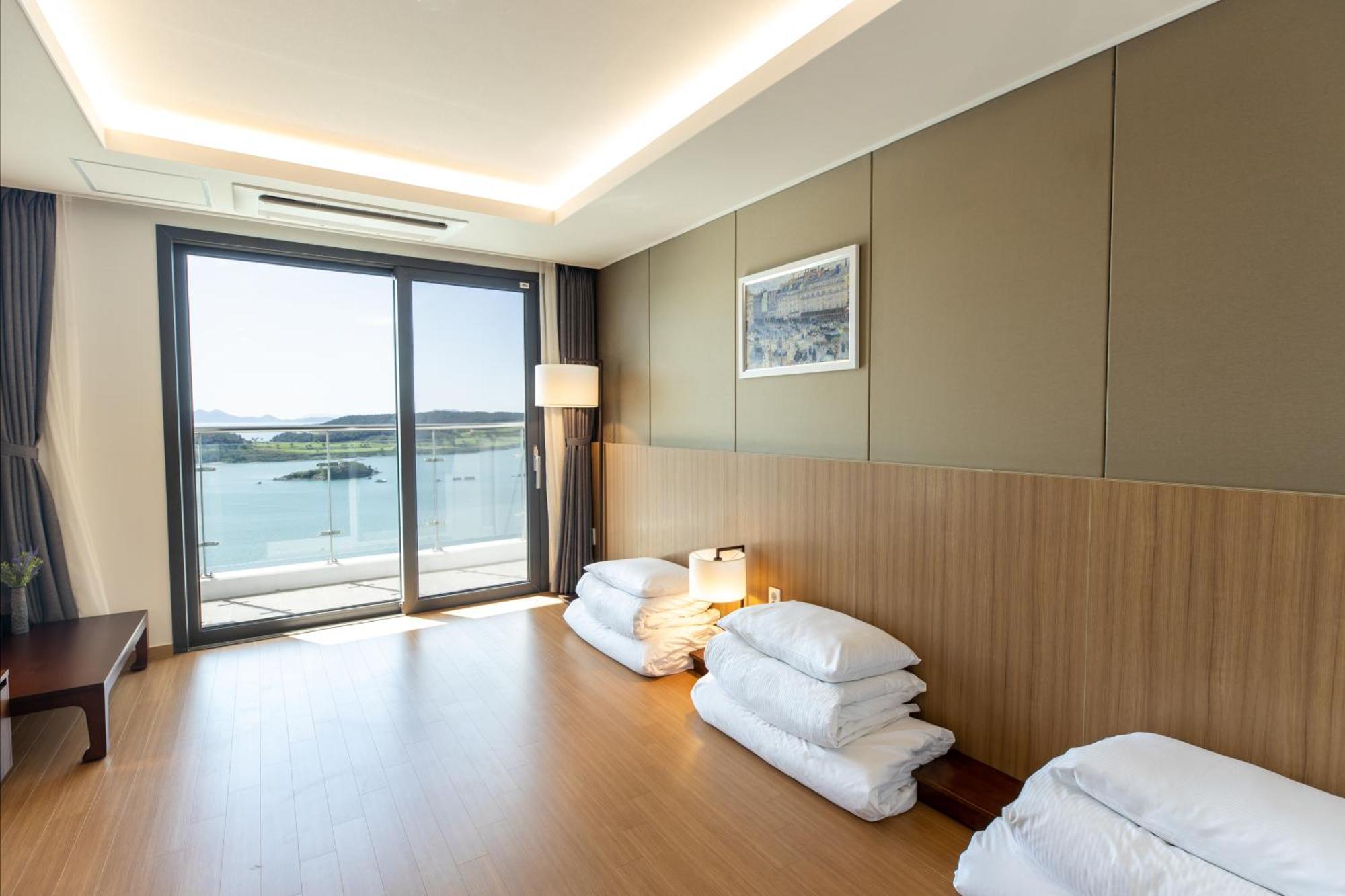 Ramada Plaza by Wyndham Dolsan Yeosu Otel Dış mekan fotoğraf