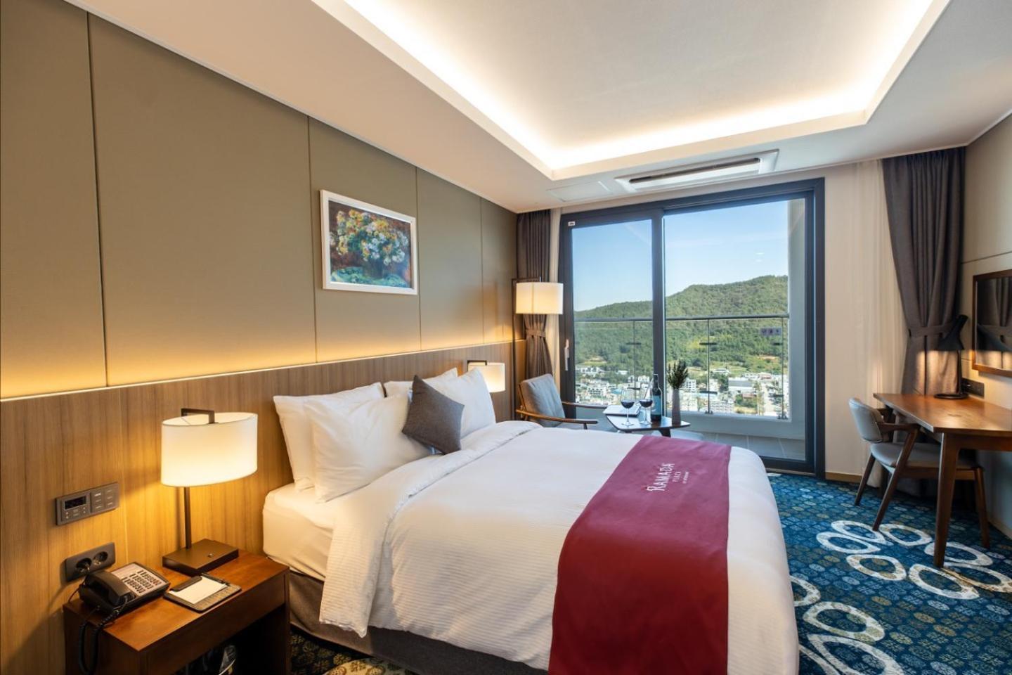 Ramada Plaza by Wyndham Dolsan Yeosu Otel Dış mekan fotoğraf