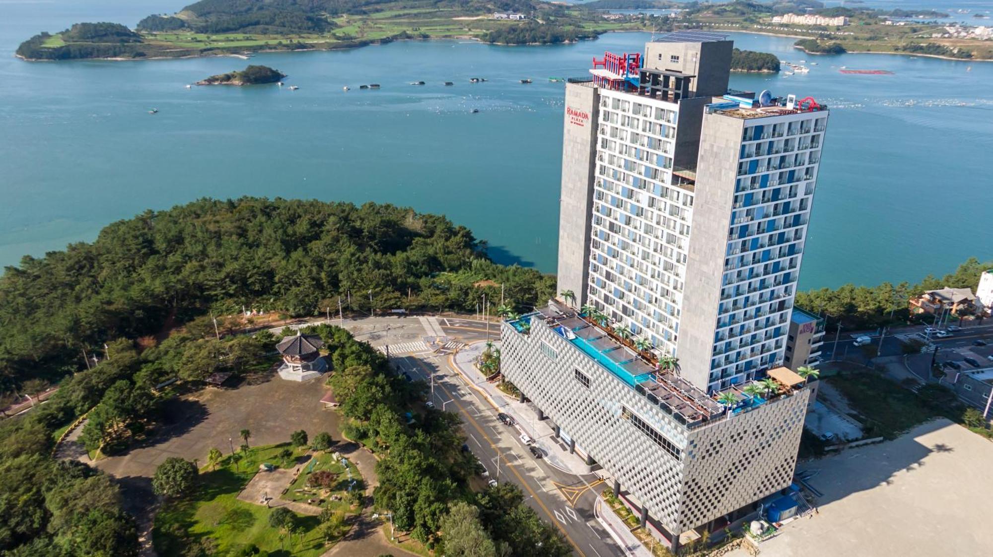 Ramada Plaza by Wyndham Dolsan Yeosu Otel Dış mekan fotoğraf