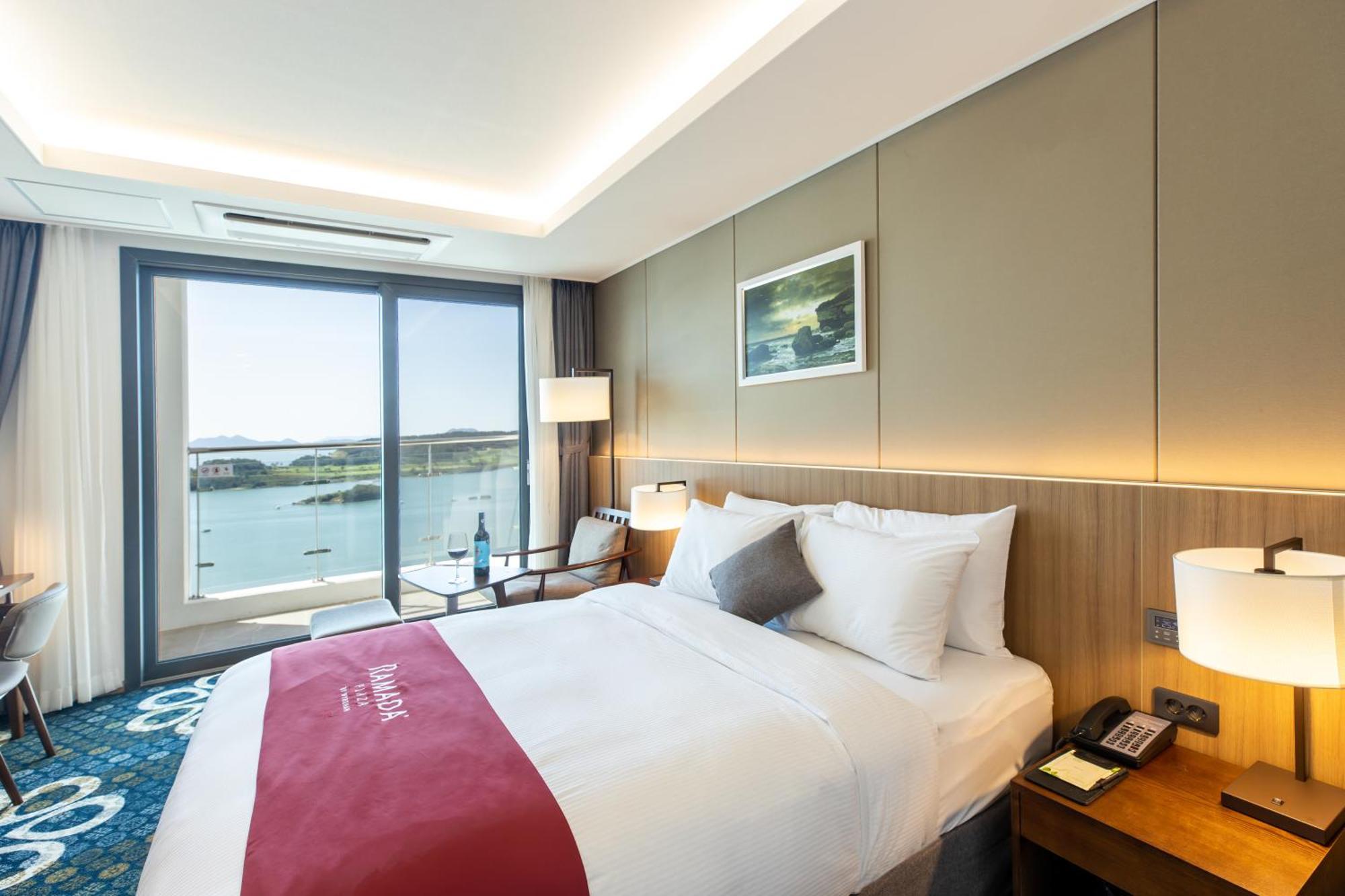 Ramada Plaza by Wyndham Dolsan Yeosu Otel Dış mekan fotoğraf