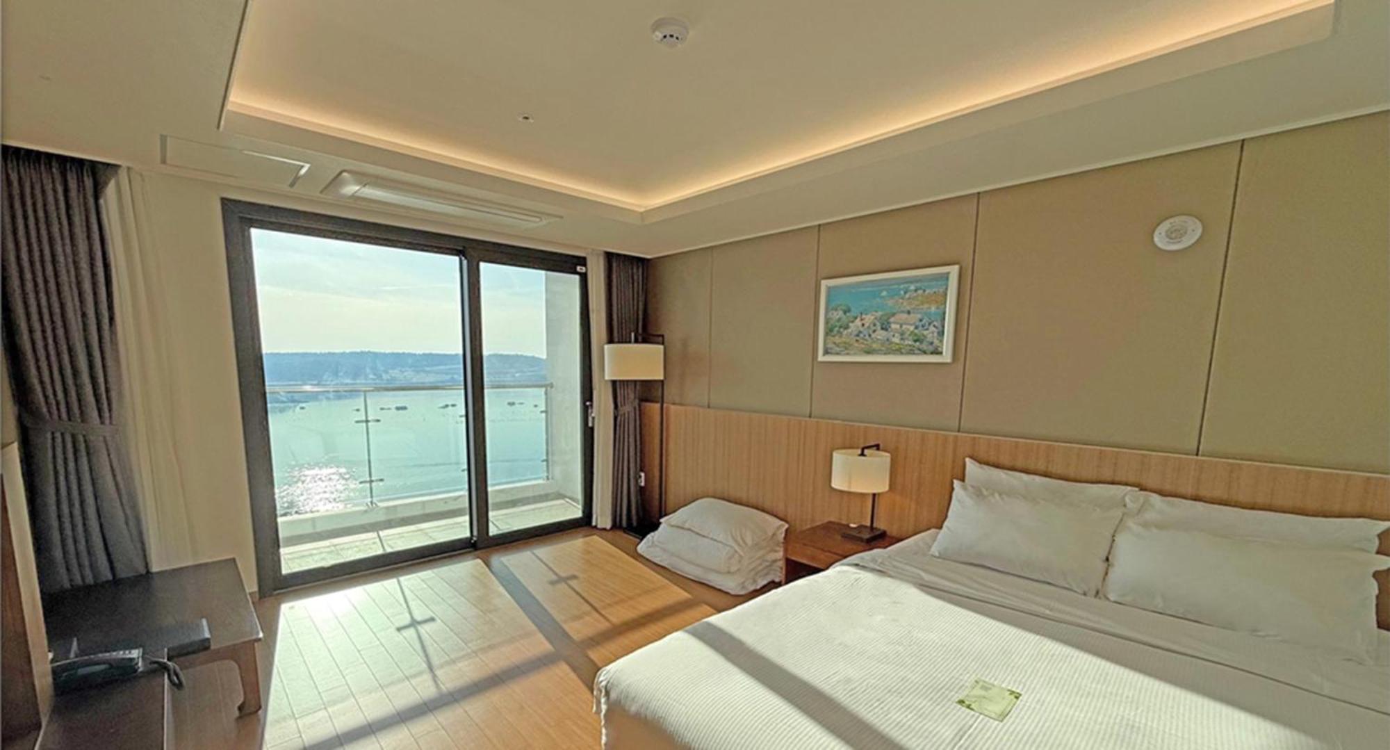 Ramada Plaza by Wyndham Dolsan Yeosu Otel Dış mekan fotoğraf